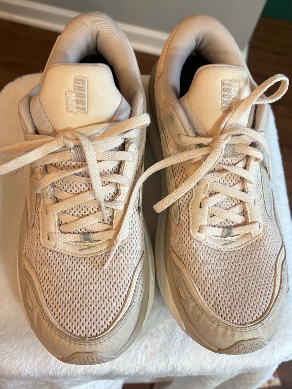 Brooks Beige Mesh Running Sneakers